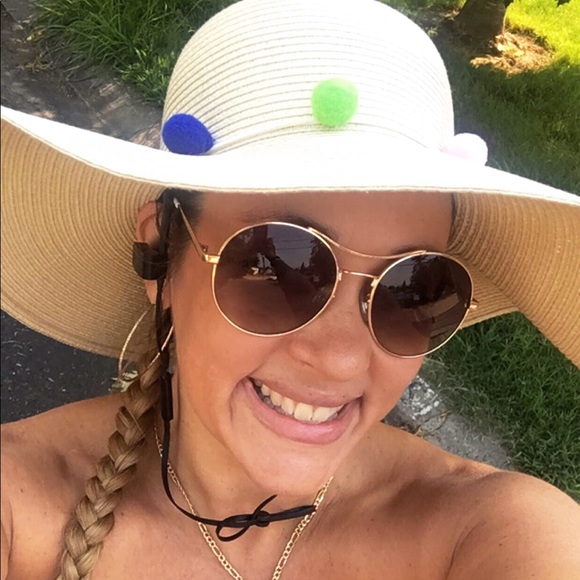 Meet your Posher, Monica - Picture 6 of 8